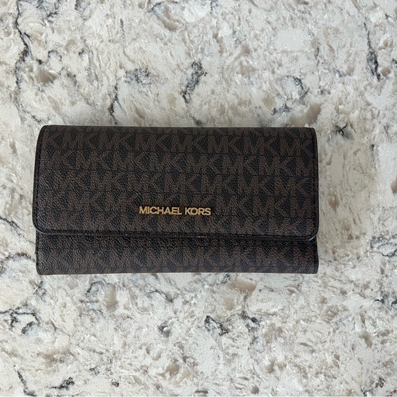 Michael Kors Brown Key & Card Holder with Logo Pattern - Picture 1 of 6